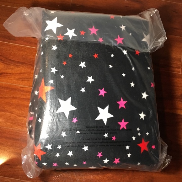 VICTORIA’S SECRET STAR SHERPA BLANKET - Picture 6 of 6
